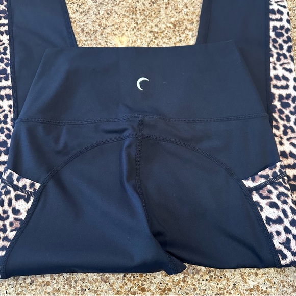ZYIA Active Black Cheetah Print Leggings size 2 - Picture 3 of 5